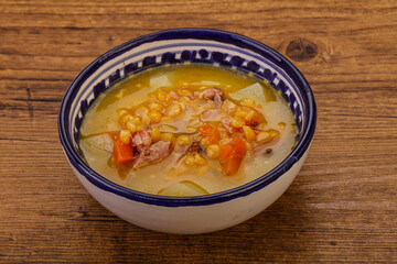 Pea soup with smoked ribs