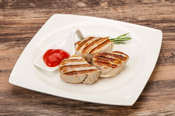 Grilled pork medallion with sauce