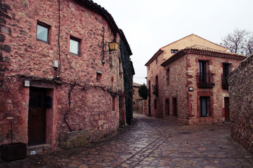Fototapeta na wymiar Casas en la calle Portillo de Baño en la villa antigua de Medinaceli, Soria, España.