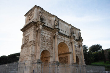 Fototapeta na wymiar Arch of Constantine ( Arco di Costantino ) , A 21m-high Roman structure made up of 3 arches decorated with figures and battle scenes.Rome,Italy.