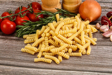 Raw Italian wheat pasta - Fusilli