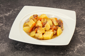 Roasted potato and beef with sauce