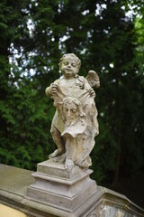 Fototapeta na wymiar statue of a angel