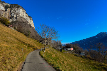 Fototapeta na wymiar Uferweg Betlis -Walensee / Schweiz