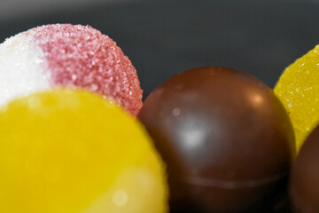 Round marmalade, chocolates