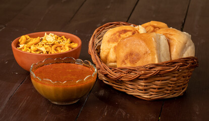 Street food misal pav