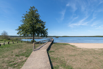 Fototapeta na wymiar AUREILHAN (Landes, France), vue sur l'étang près de Biscarrosse