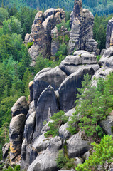 Erhöhter Blick auf Teile des Elbsandsteingebirges