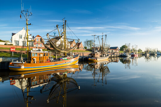 Fischkutter im Hafen Greetsiel