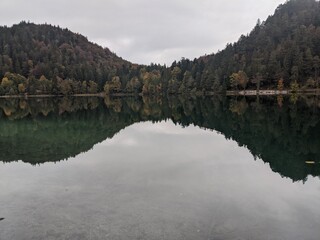 Alatsee bei Füssen im Allgäu an den bayerischen Alpen