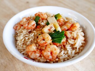 台湾の台南の名物料理「蝦仁飯」（えび飯）