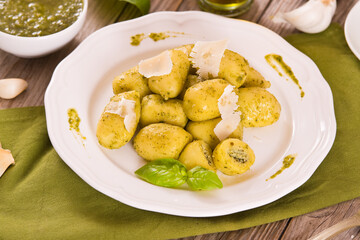 Potato gnocchi stuffed with pesto sauce.
