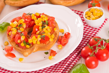 Friselle with tomatoes and mais.
