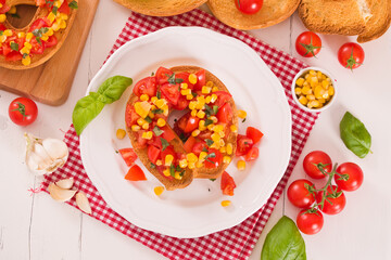 Friselle with tomatoes and mais.

