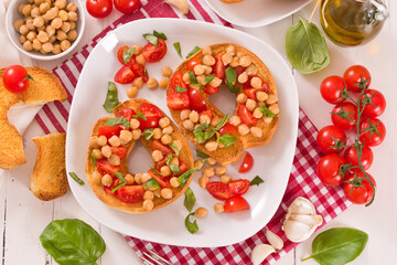 Friselle with tomatoes and chickpeas.
