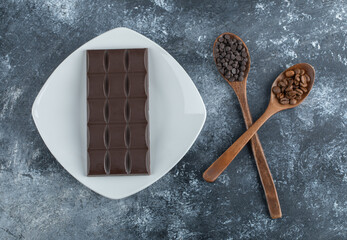 Bar of chocolate with coffee beans and chocolate chips
