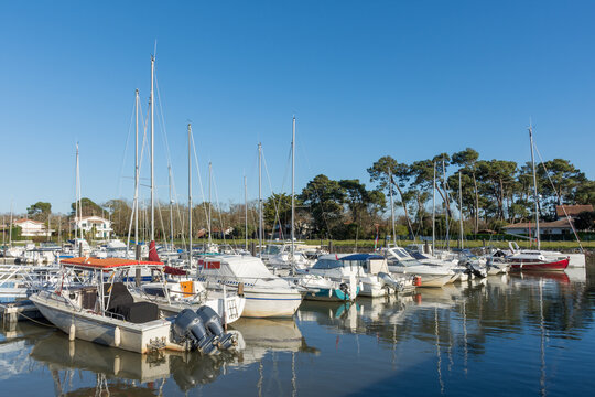 BASSIN D'ARCACHON (Gironde, France), le port de Taussat &agrave; Lanton