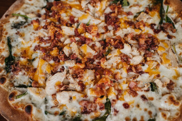 Obraz na płótnie Canvas Closeup of chicken BBQ pizza