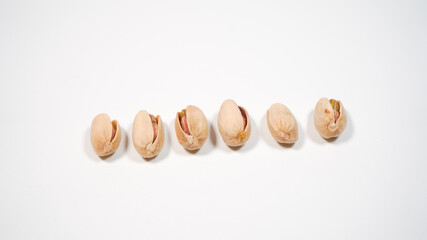 殻付きのピスタチオ