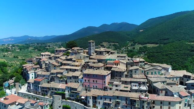 Casperia (Italia) - Un delizioso e caratteristico borgo medievale nel cuore della Sabina, nel Lazio,
Ripresa aerea con drone di Casperia