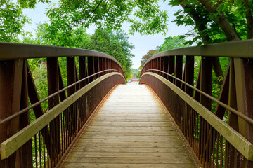 Fototapeta na wymiar Ontario Park Trails are one of the most beautiful and more extensive of Canada. Here the wood bridge over the Grand River, Paris, Ontario, Canada