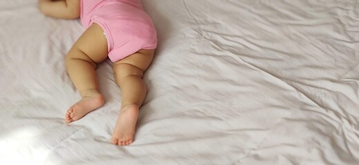 Fototapeta na wymiar Baby feet in bed.