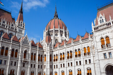 Obraz premium Close up of the dome of the Hungarian Parliament building in Budapest, Hungary.