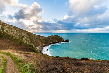 Paysage au lever du soleil sur le Nez de Jobourg depuis les falaises au bord de la Manche...
