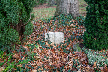 Grab auf dem Friedhof