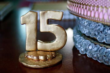 sculpture of number fifteen in golden color