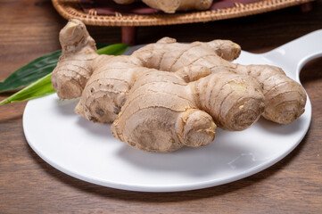 Fresh ginger rhizome root used in traditional medicines and for flavoring meals worldwide.