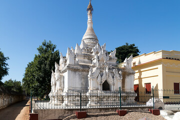 Fototapeta na wymiar Old Stupas in Myanmar (Bruma) 