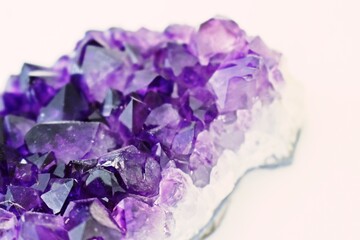 Fototapeta premium amethyst on a white background
