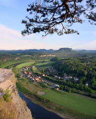 Ausblick von der Bastei hinunter zur Elbe