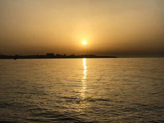 Obraz premium beautiful and colorful sunrise in the beach with some clouds