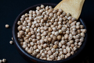 chickpeas to be cooked or to make flour