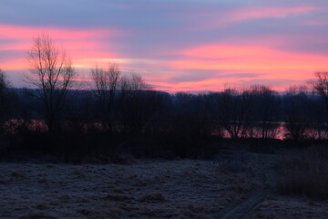 Wschód słońca nad Wisłą w okolicy Sandomierza