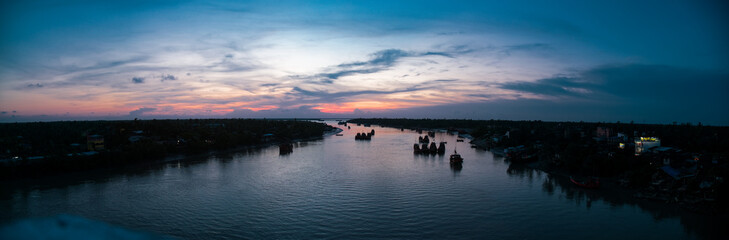 Fototapeta premium sunset over the lake
