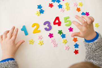 complete a task, put a correct quantity of flowers to each number. early education for 20-36 month babies. Learning to count. Idea for two - three year kids.