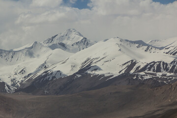 Fototapeta premium Snow covered Pamir mountains, Tajikistan