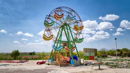 Fototapeta na wymiar Ferris wheel at the abandoned amusement park near Isfahan, Iran
