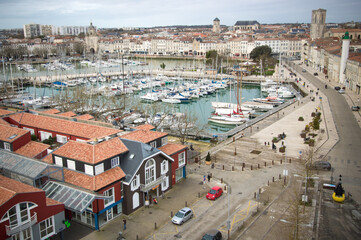 vue sur le vieux port de la rochelle en Charente maritime depuis la grande roue