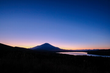 山梨県パノラマ台からの山中湖と富士山