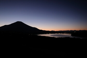 山梨県パノラマ台からの山中湖と富士山