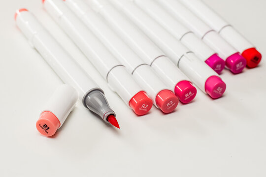 Alcohol based sketch drawing copic style markers. Brush and chisel double ended for illustrators and graphic designers.