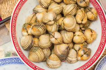 Raw clams on a chinese plate