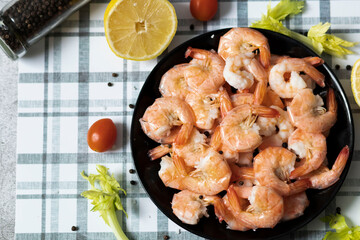 
Ready shrimps are on a black plate
