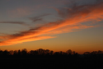 Fototapeta na wymiar Słońcem malowane - piękny zachód słońca