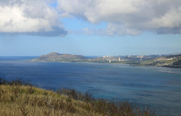 Fototapeta na wymiar Diamond Head and Honolulu from the ridge - Oahu, Hawaii