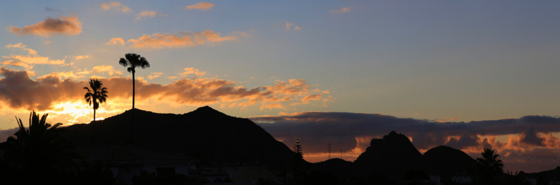 Vulkanlandschaft mit H&uuml;geln im Abendrot, Insel La Palma, Kanaren, Spanien, Europa, Panorama